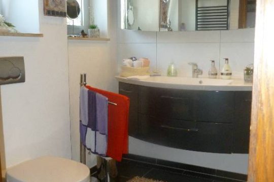 modernes Badezimmer