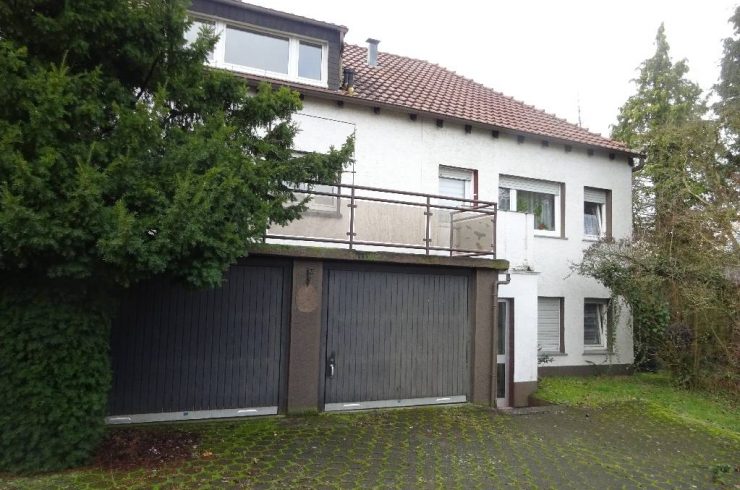 Doppelhaushälfte ca. 80 m² Wfl zzgl. 2 Appartements je 25 m² Wfl und 2 Garagen